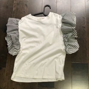 Ruffled sleeves t shirt.